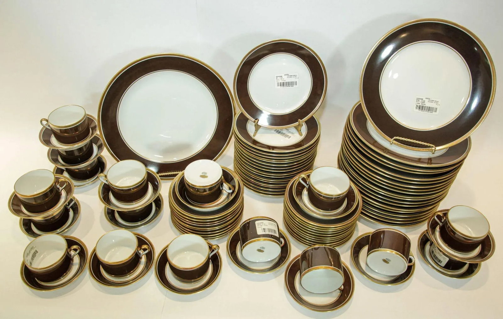 Richard Ginori Brown & Gold Trimmed Dinnerware Service of 93 Pieces - 2