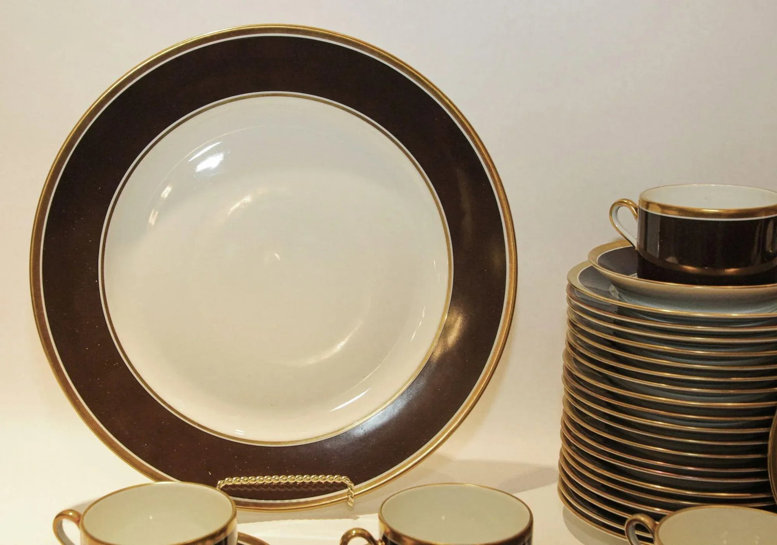 Richard Ginori Brown & Gold Trimmed Dinnerware Service of 93 Pieces - 5