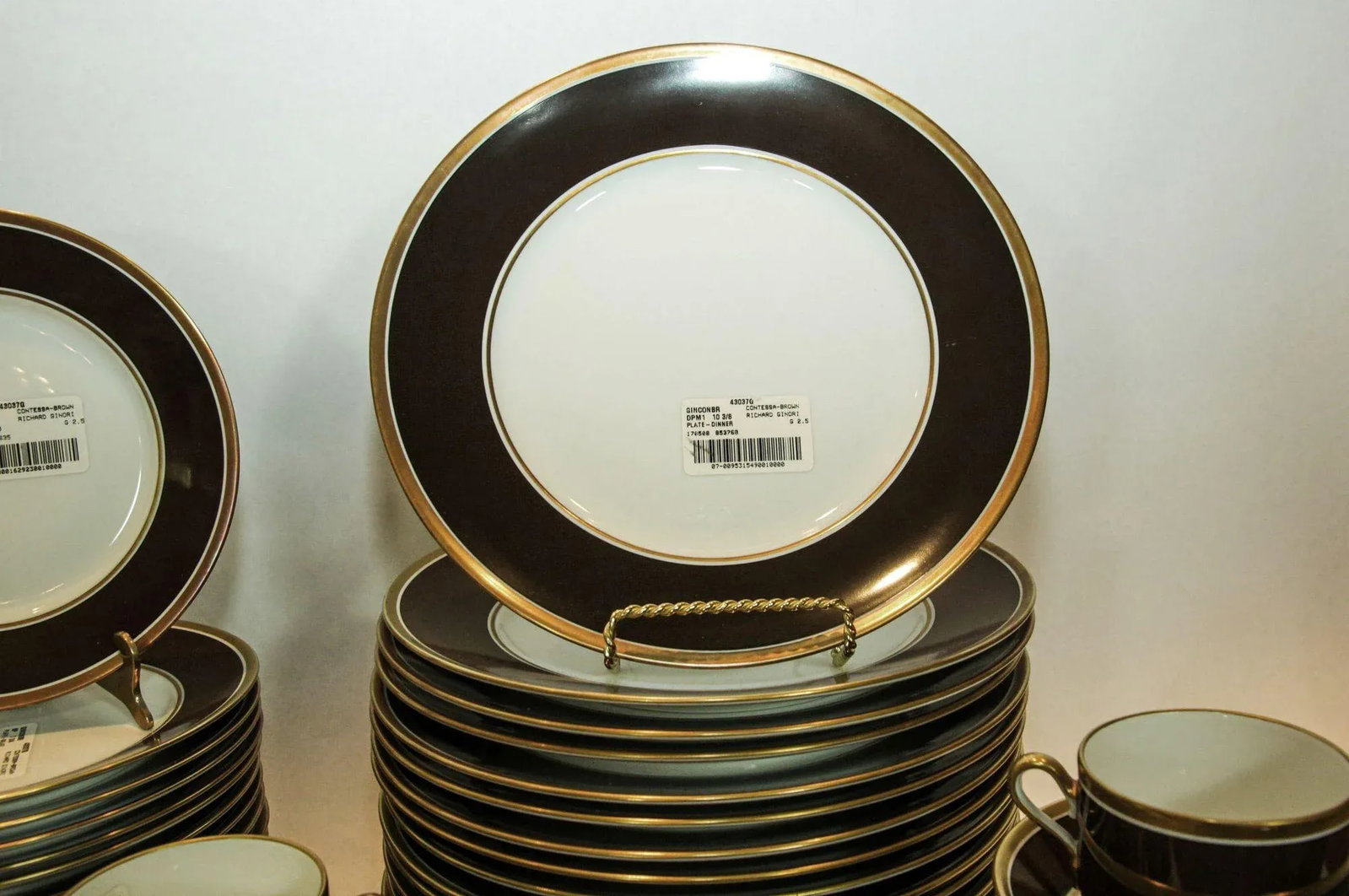 Richard Ginori Brown & Gold Trimmed Dinnerware Service of 93 Pieces - 6