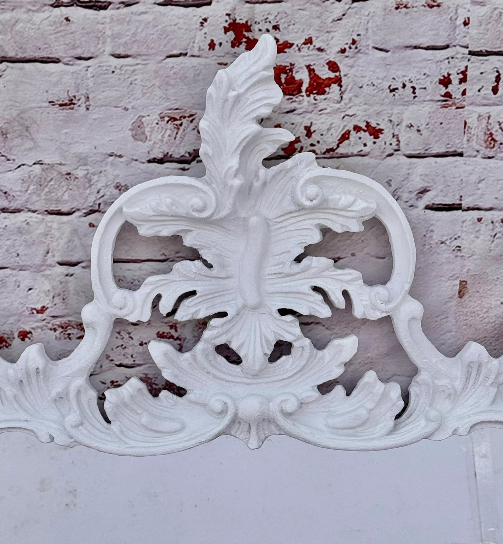 George III Style Carved and Gesso Rococo Mirror - 3