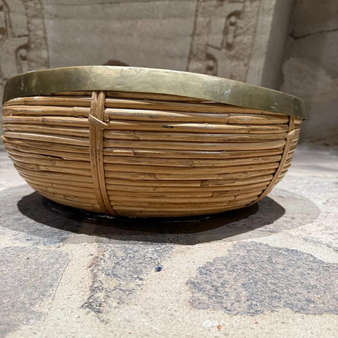 1980s Mid Century Modern Rattan and Brass Centerpiece Bowl - 3