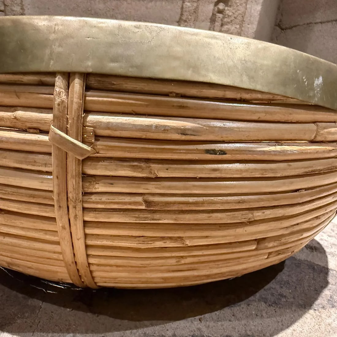 1980s Mid Century Modern Rattan and Brass Centerpiece Bowl - 6