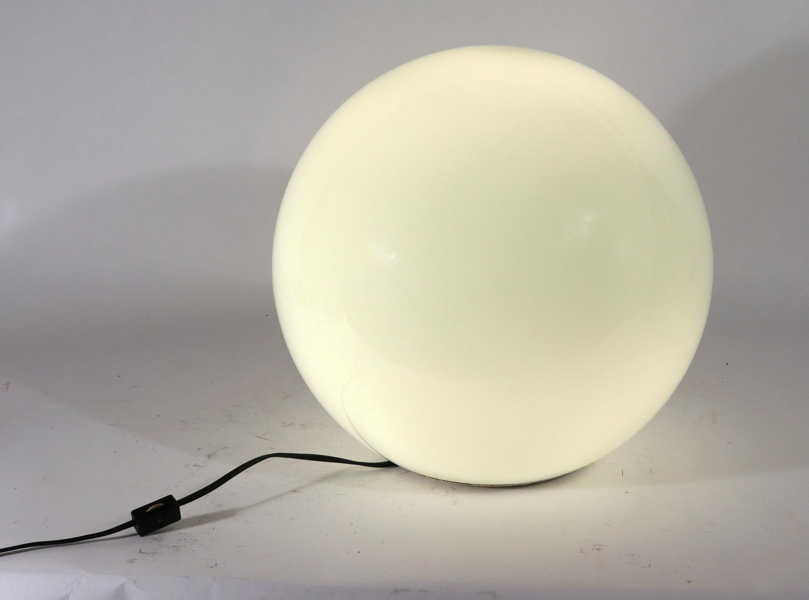 1960s Lunar Glow: Midcentury Modern Glass Orb Lamp by Paul Mayen for Habitat - 3