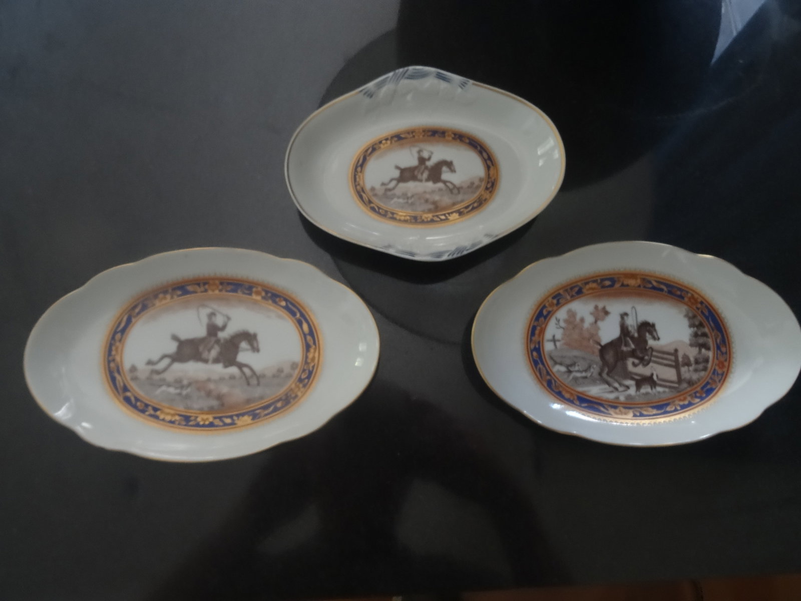 Late 20th Century Mottahedeh Collectible Equestrian Lobed Plates, Set of 3 - 2