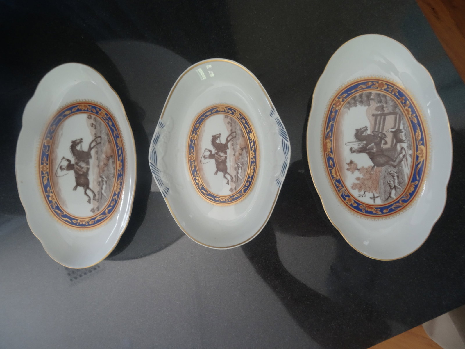 Late 20th Century Mottahedeh Collectible Equestrian Lobed Plates, Set of 3 - 4