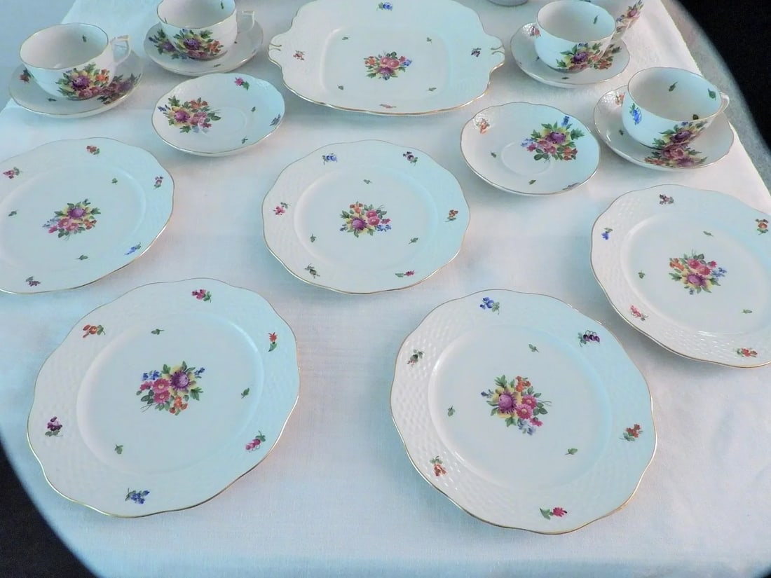 Herend Vilma's Bouquet 23 Piece Tea Coffee Dessert Cake Plates Cups & Saucers Set 1940 - 11