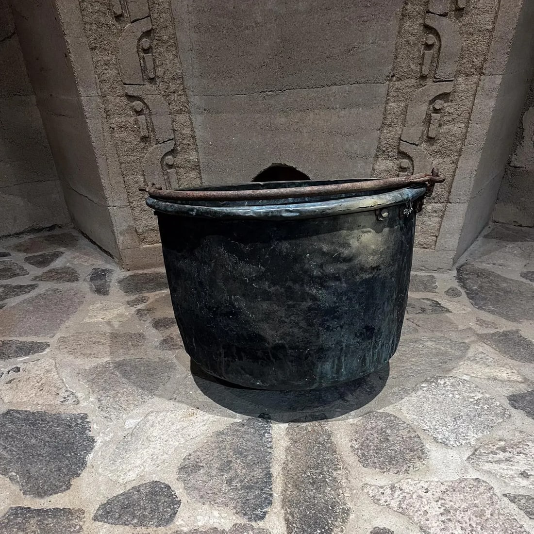 1900s Antique Patinated Copper Bucket Pot Jardiniere Iron Handle - 4