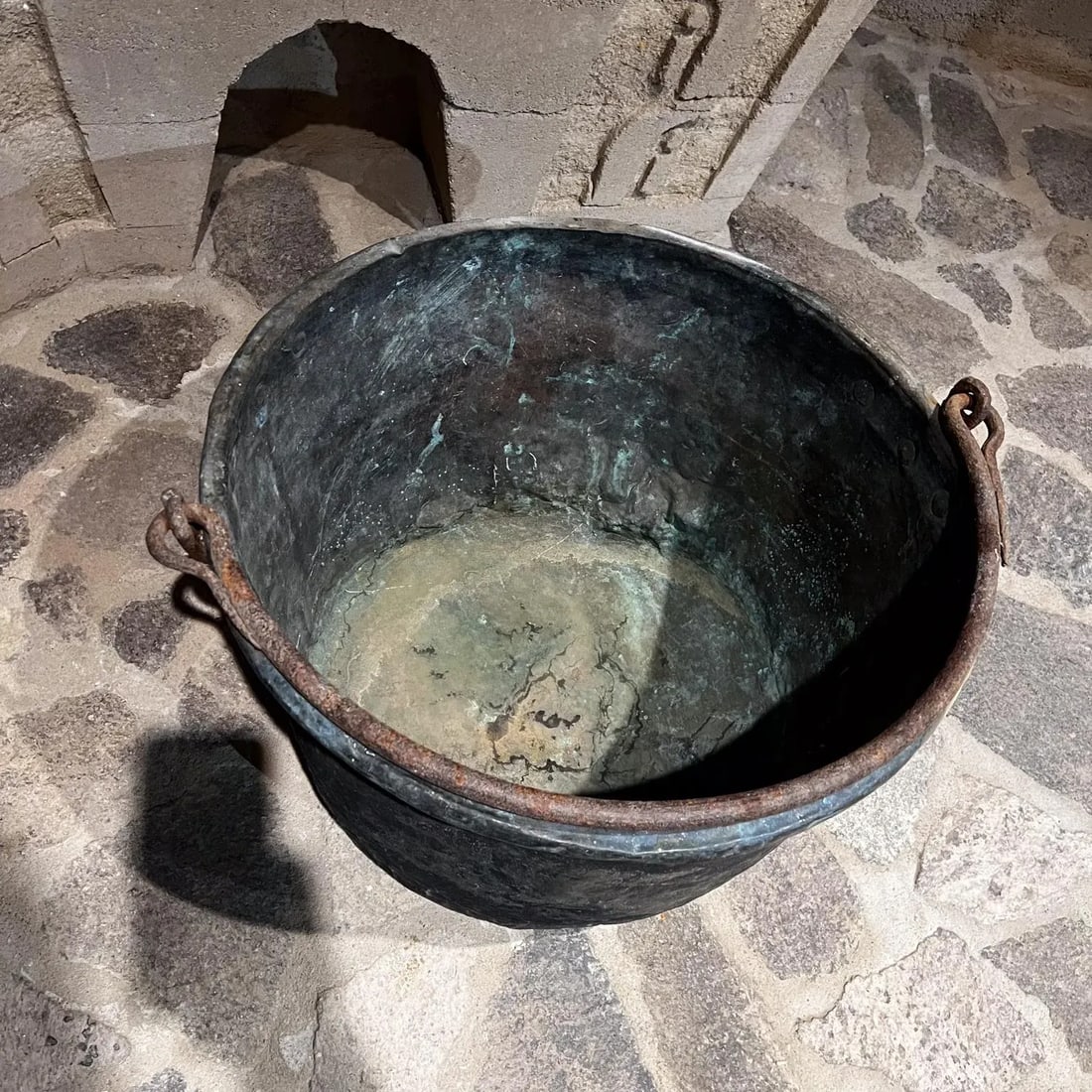 1900s Antique Patinated Copper Bucket Pot Jardiniere Iron Handle - 9