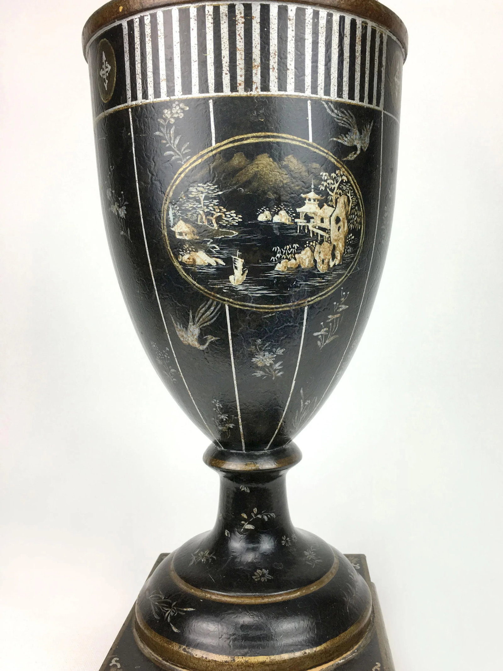 1980s Vintage Chelsea Classic Chinoserie Urn Lamp by Brunschwig & Fils - 4