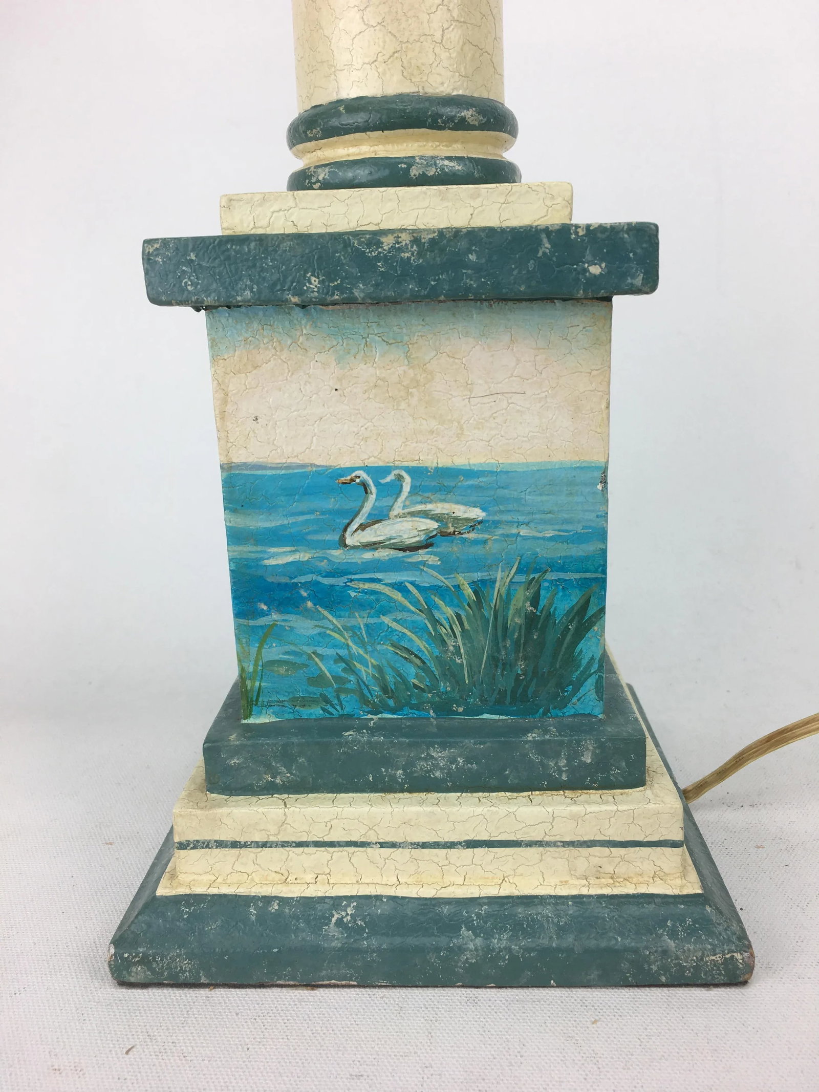 20th Century English Traditional Hand-Painted Swan Wood Column Lamp - 2