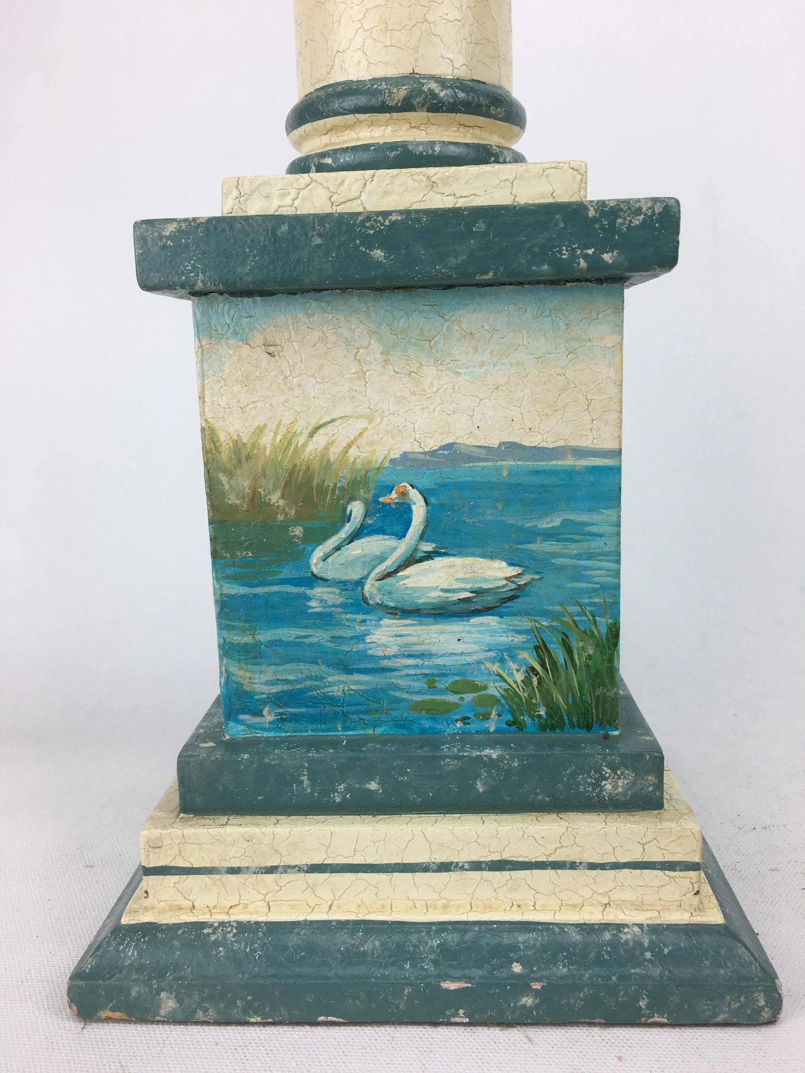 20th Century English Traditional Hand-Painted Swan Wood Column Lamp - 4