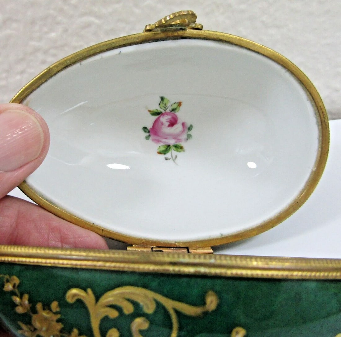 1950s Le Tallec Porcelain Egg Shaped Box with Flowers and Raised Gold Gilding - 10
