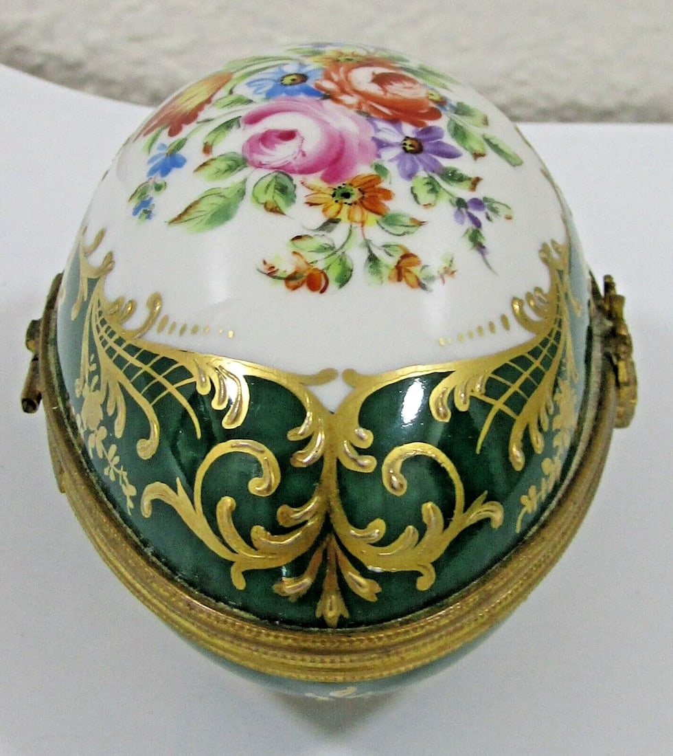 1950s Le Tallec Porcelain Egg Shaped Box with Flowers and Raised Gold Gilding - 11