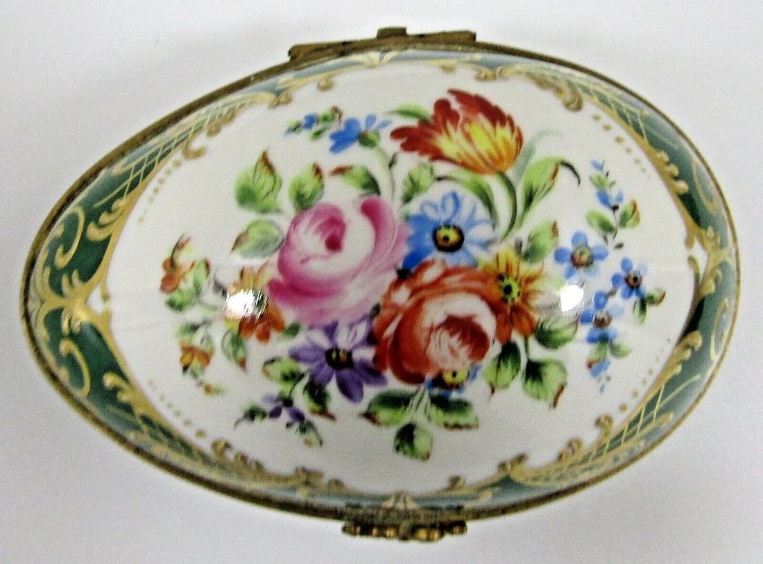1950s Le Tallec Porcelain Egg Shaped Box with Flowers and Raised Gold Gilding - 3