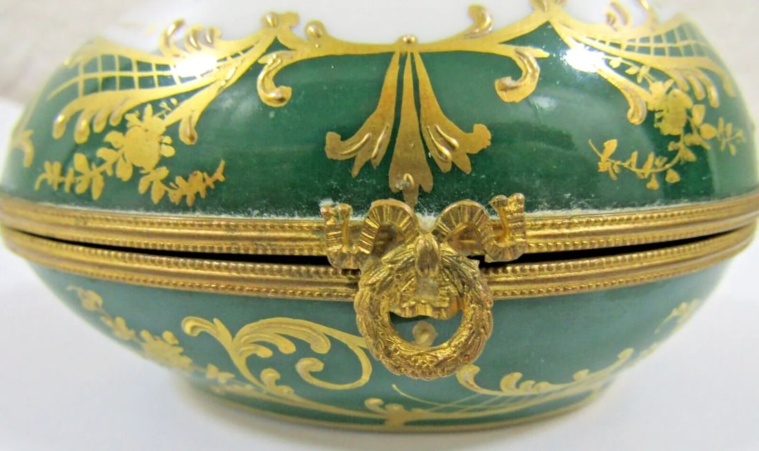 1950s Le Tallec Porcelain Egg Shaped Box with Flowers and Raised Gold Gilding - 6
