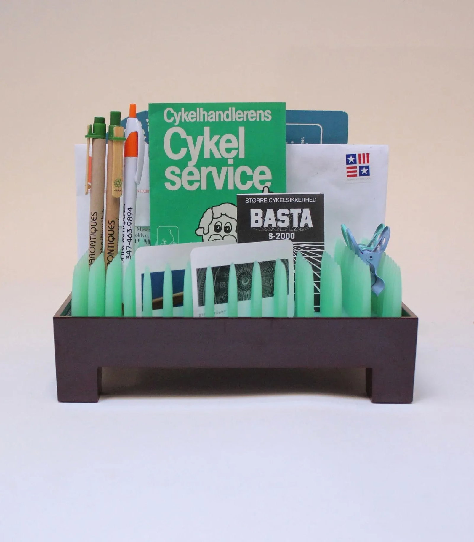 Postmodern Bakelite "Liberte" Letter Holder by Philippe Starck for Alessi - 7