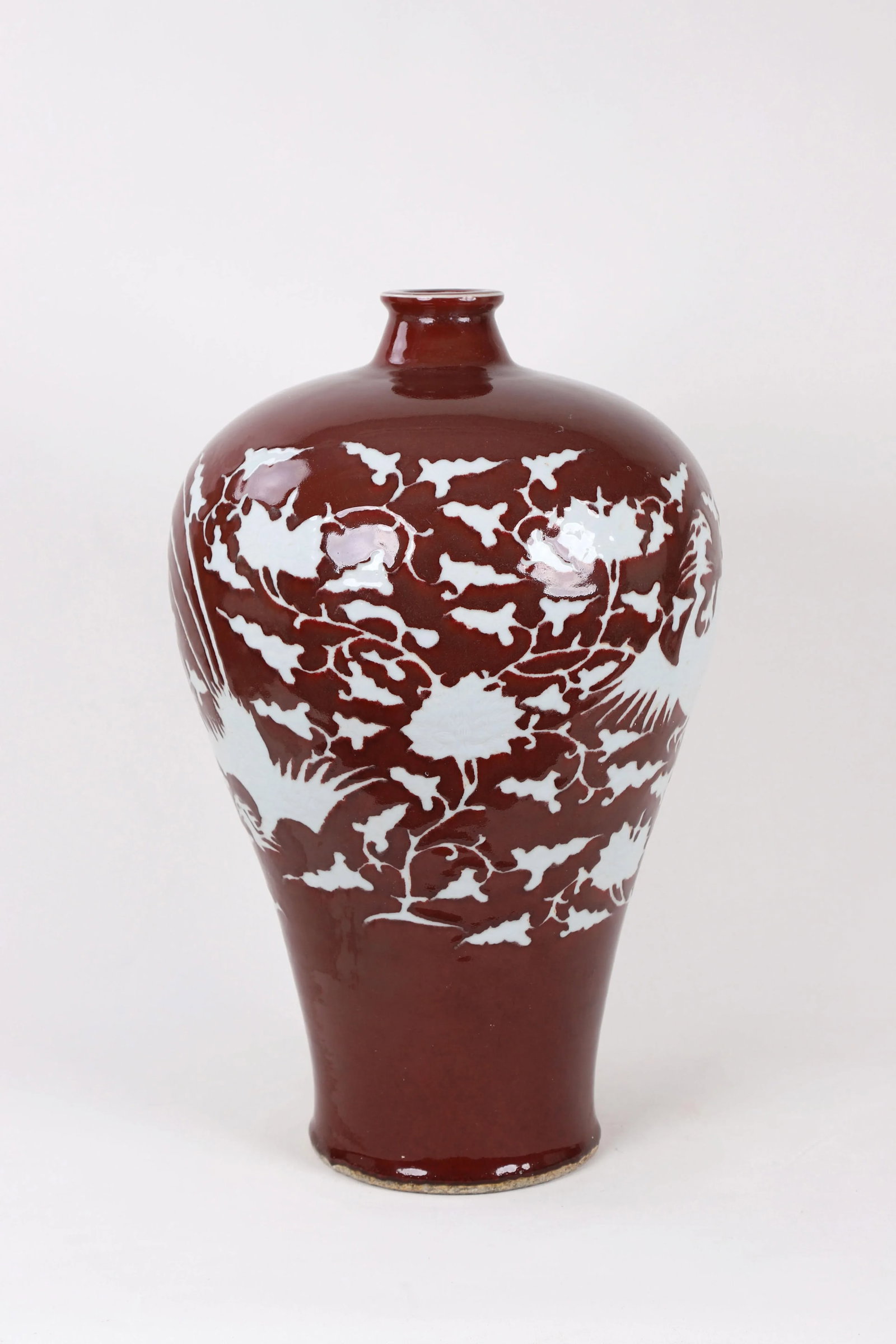 Early 20th-Century Chinese Red-Glazed Vase With Carved White Phoenix and Floral Motifs. - 10