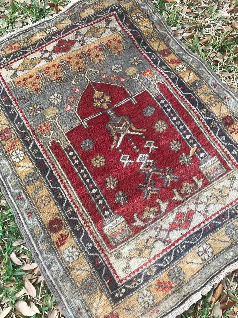 1970s Vintage Turkish Hand-Knotted Meditation Prayer Rug - 2"²8"³ × 3"²6"³ - 6