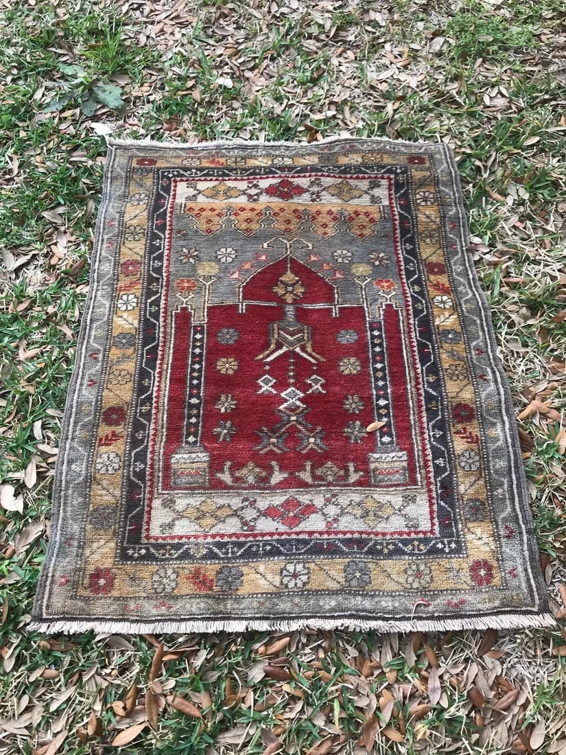 1970s Vintage Turkish Hand-Knotted Meditation Prayer Rug - 2"²8"³ × 3"²6"³ - 8