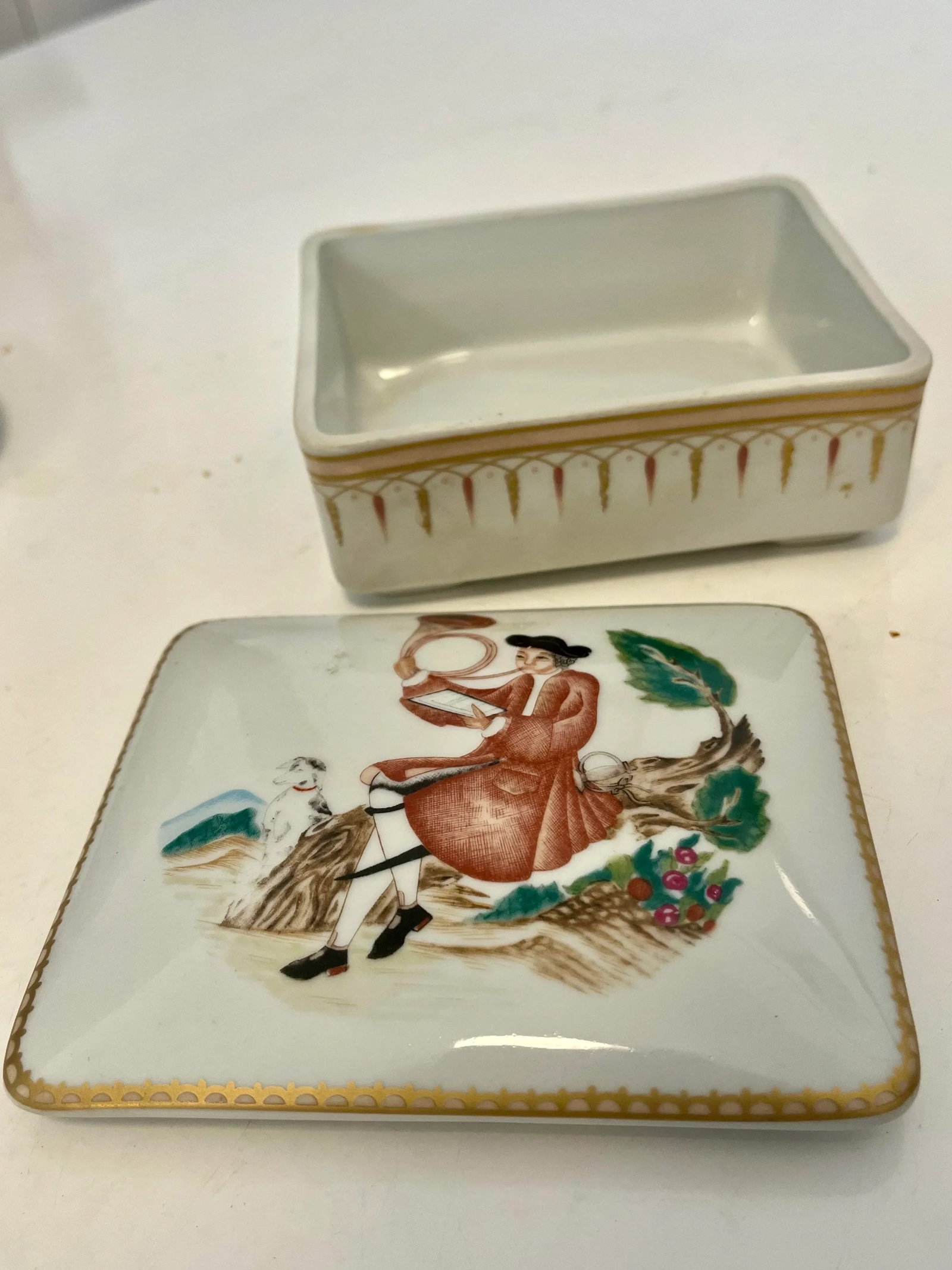 Vintage Mottahedeh Porcelain Alegre Lidded Cigarette Box & Ashtray - 2 Piece Set - 3