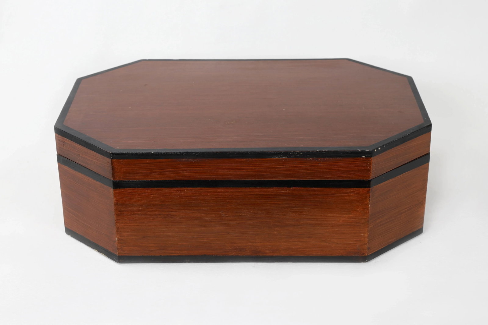 20th Century Traditional Oblong Octagonal Wooden Box With Lid - 2