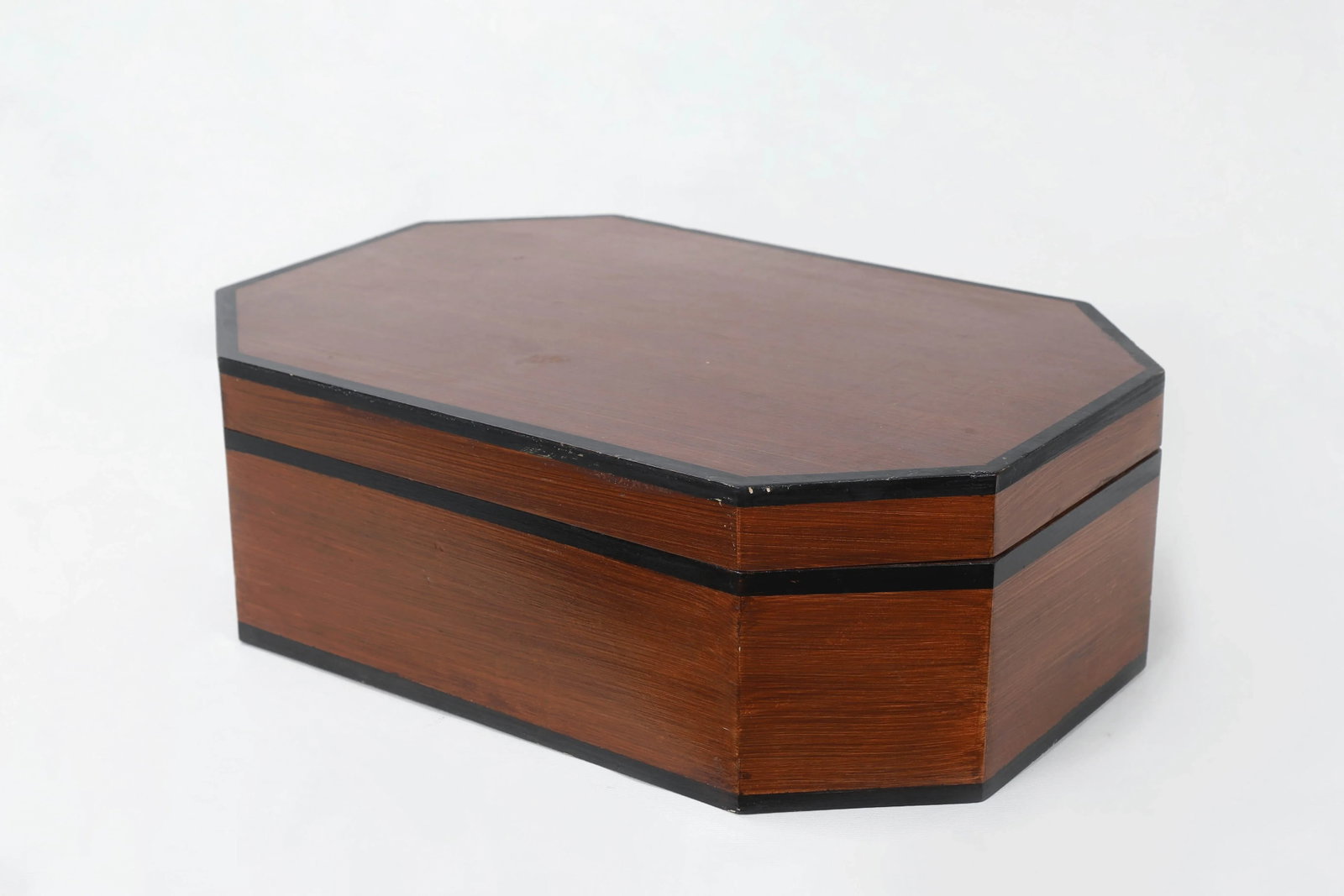 20th Century Traditional Oblong Octagonal Wooden Box With Lid - 3