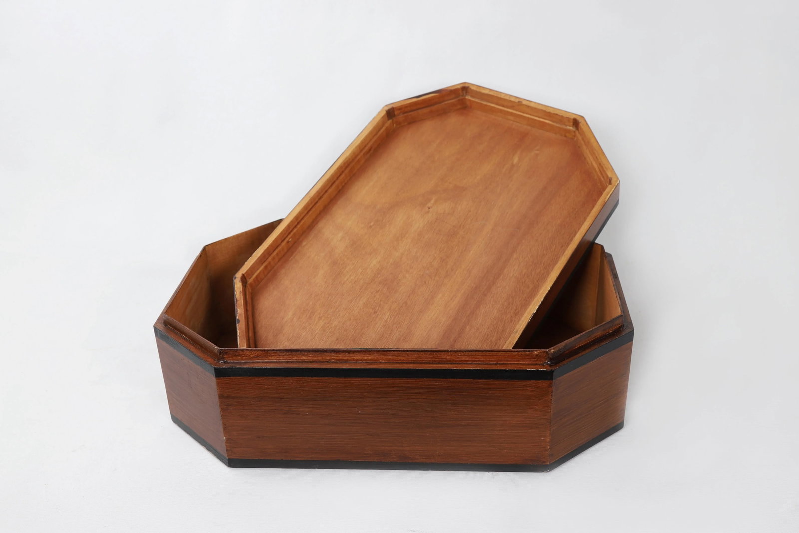 20th Century Traditional Oblong Octagonal Wooden Box With Lid - 5