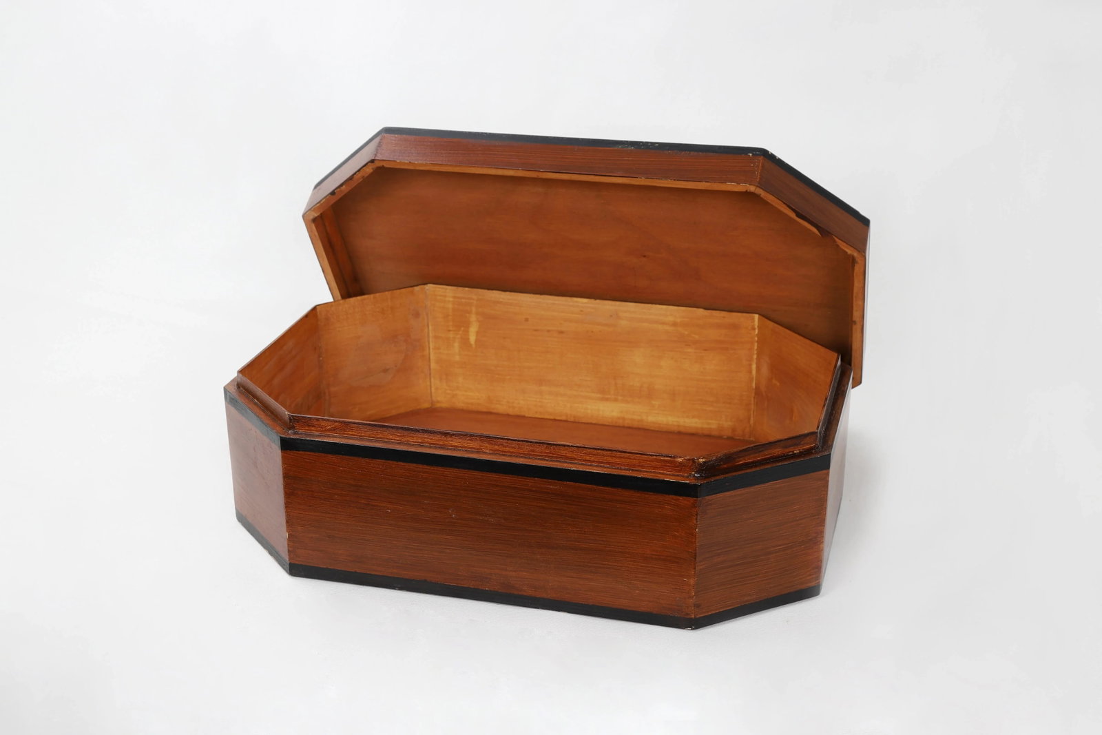 20th Century Traditional Oblong Octagonal Wooden Box With Lid - 7