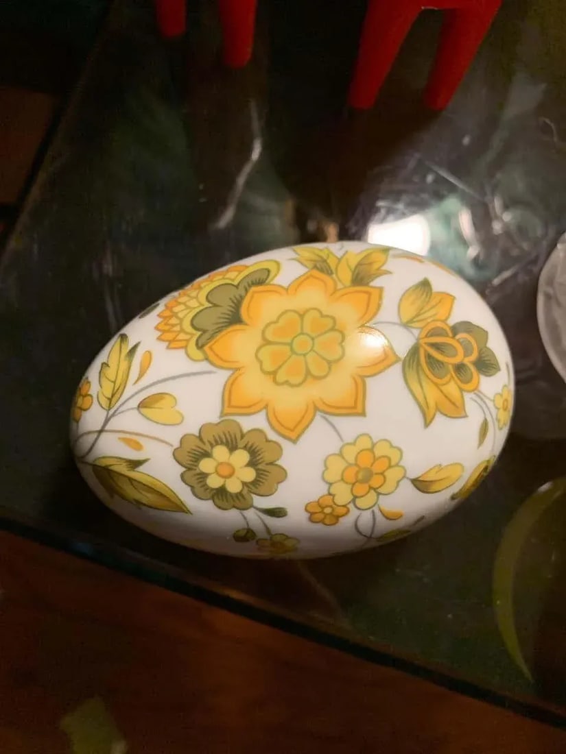 Mid 20th Century Vintage Limoges Hand Painted Porcelain Yellow Floral Egg Trinket Box, France - 4