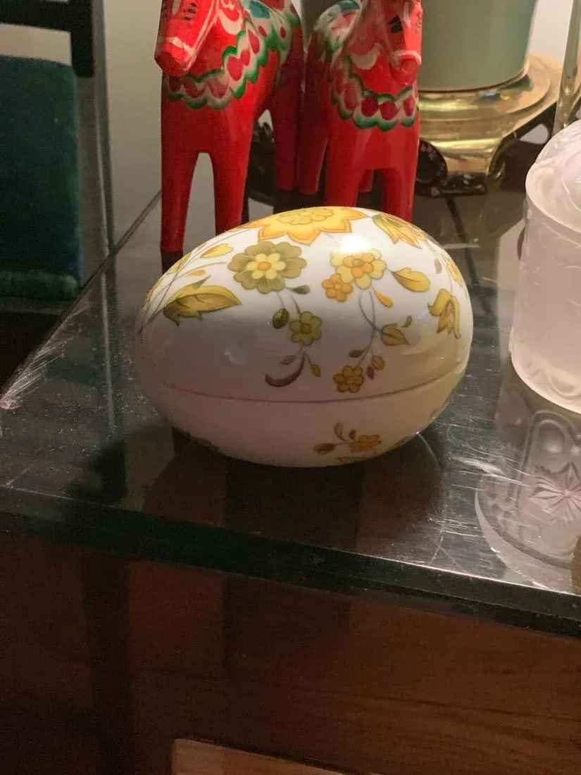 Mid 20th Century Vintage Limoges Hand Painted Porcelain Yellow Floral Egg Trinket Box, France - 5