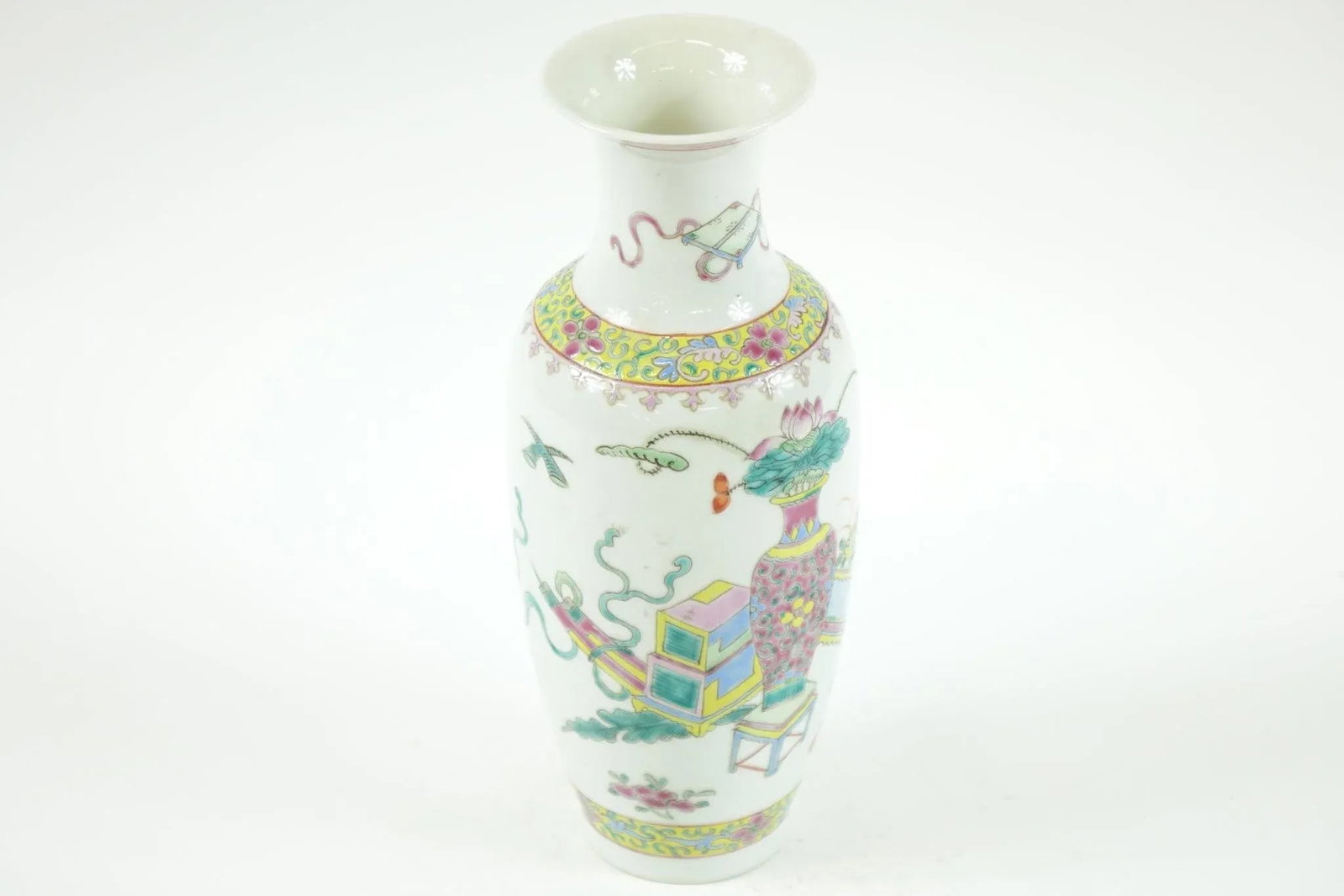 Early 20th Century Chinese Porcelain Vases - A Pair - 3