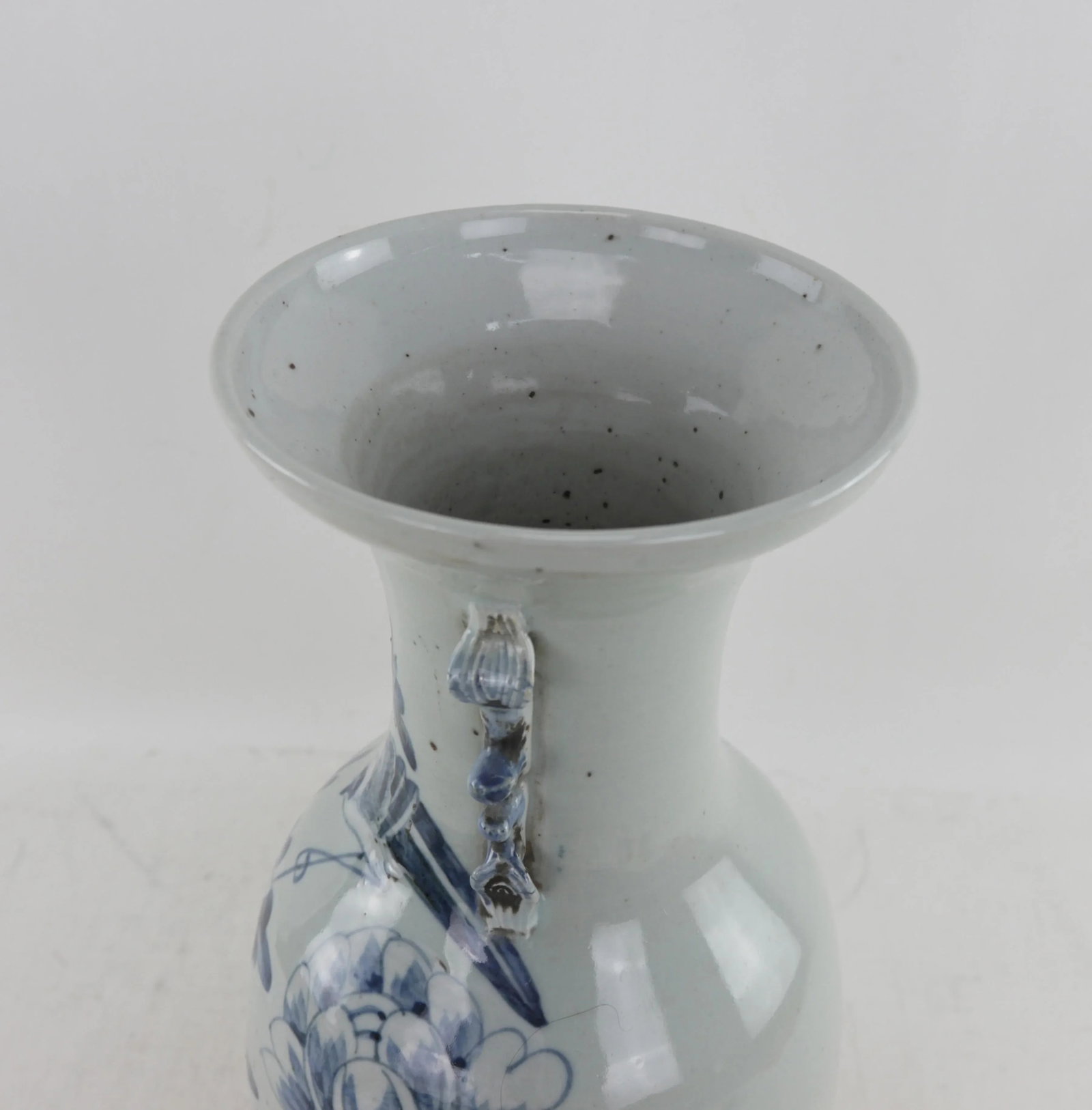 Chinese Mid-Qing Dynasty Blue and White Porcelain Vase - 6