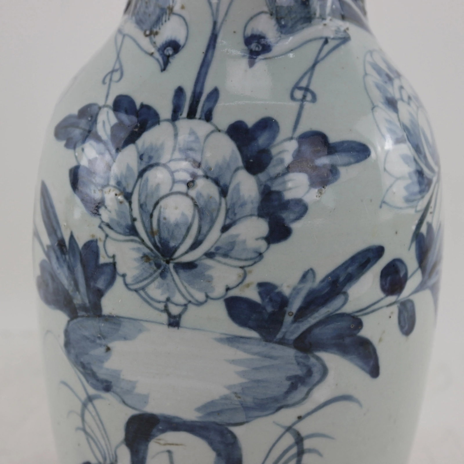 Chinese Mid-Qing Dynasty Blue and White Porcelain Vase - 7