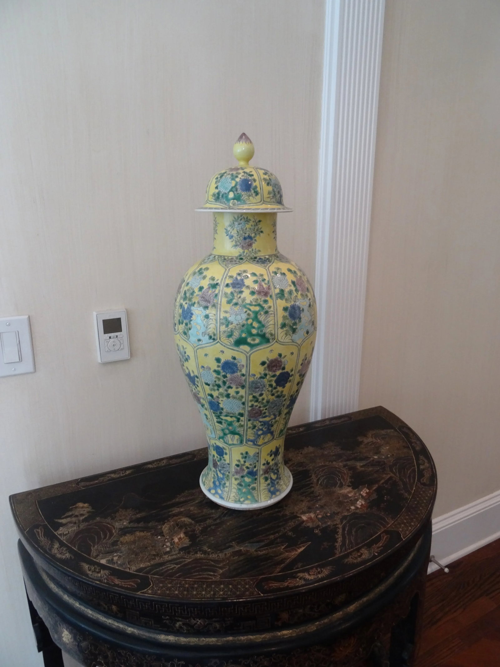 Early 20th Century Famille Jaune Chinese Porcelain Lidded Vase - 2