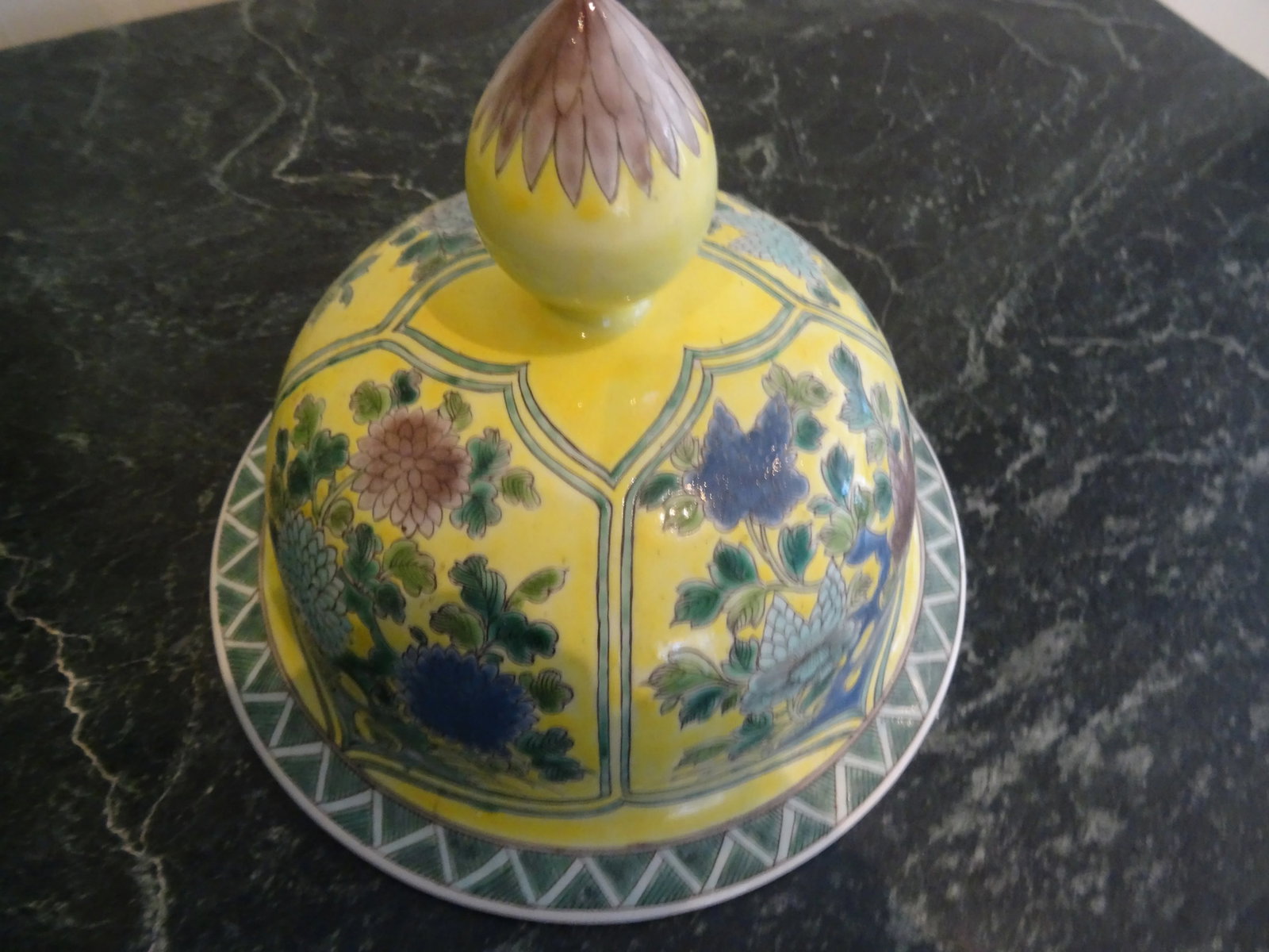 Early 20th Century Famille Jaune Chinese Porcelain Lidded Vase - 3