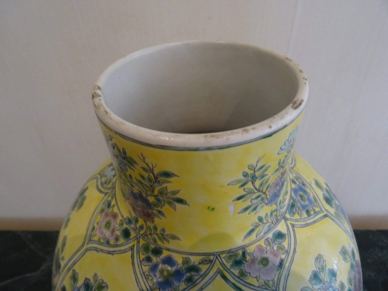 Early 20th Century Famille Jaune Chinese Porcelain Lidded Vase - 4