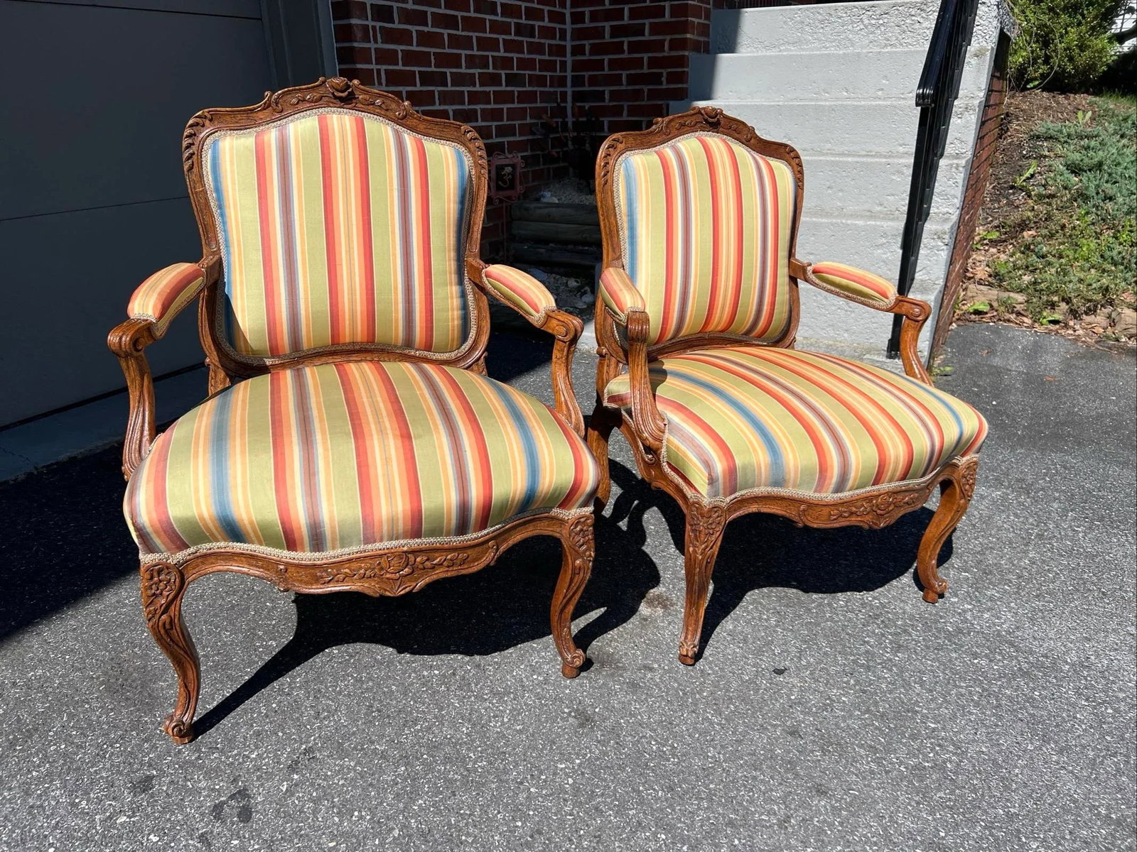 Pair of Carved Oak French Louis XV Styled Fauteuils by Don Ruseau, 1960s - 2