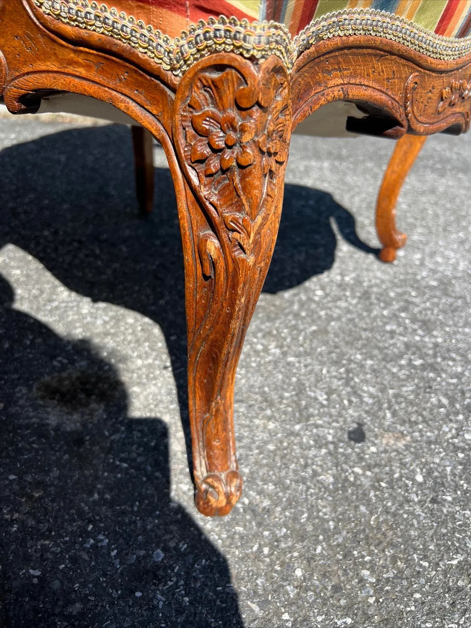 Pair of Carved Oak French Louis XV Styled Fauteuils by Don Ruseau, 1960s - 5
