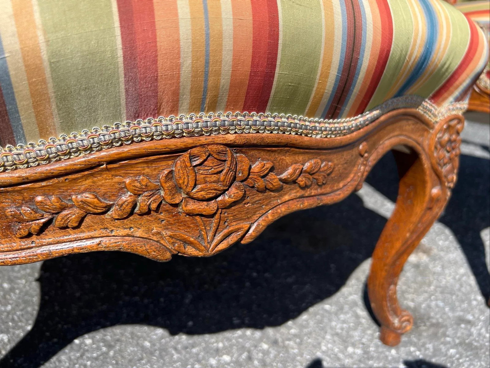 Pair of Carved Oak French Louis XV Styled Fauteuils by Don Ruseau, 1960s - 6
