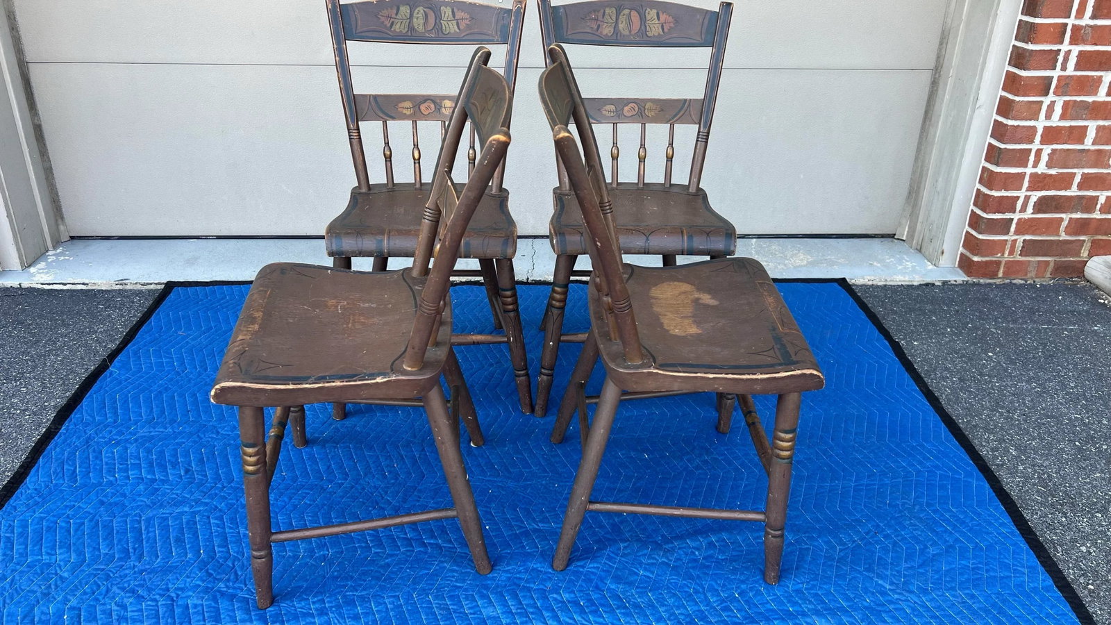 Set of 4 Paint Decorated Plank Seat Chairs, Pennsylvania, Circa 1850's - 10