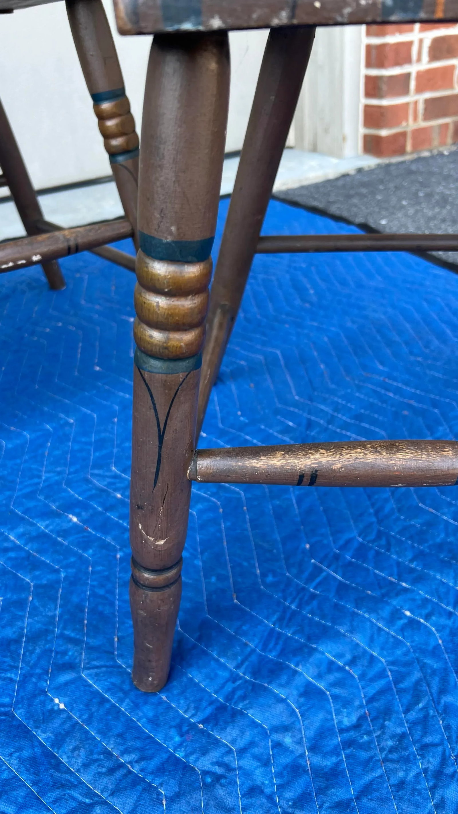 Set of 4 Paint Decorated Plank Seat Chairs, Pennsylvania, Circa 1850's - 2