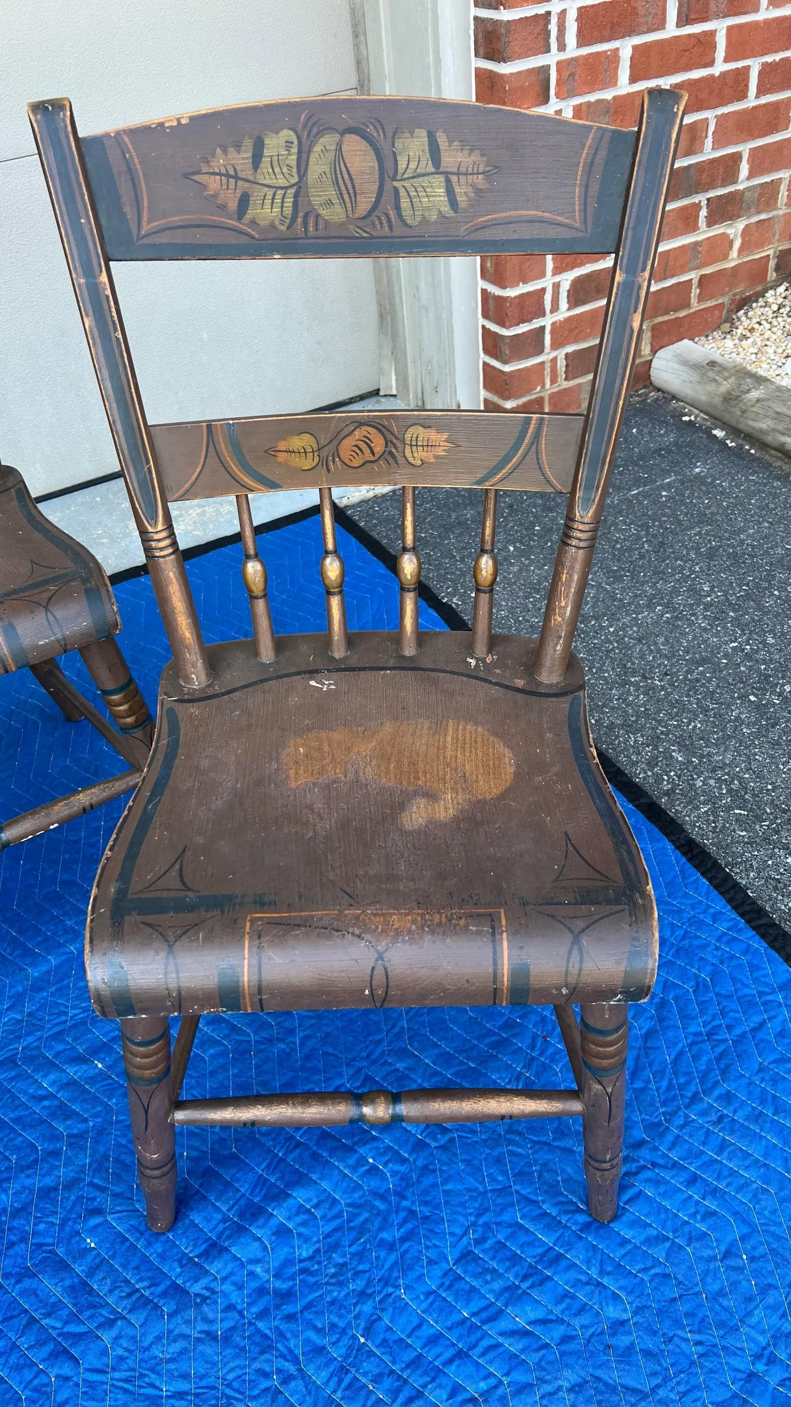 Set of 4 Paint Decorated Plank Seat Chairs, Pennsylvania, Circa 1850's - 5