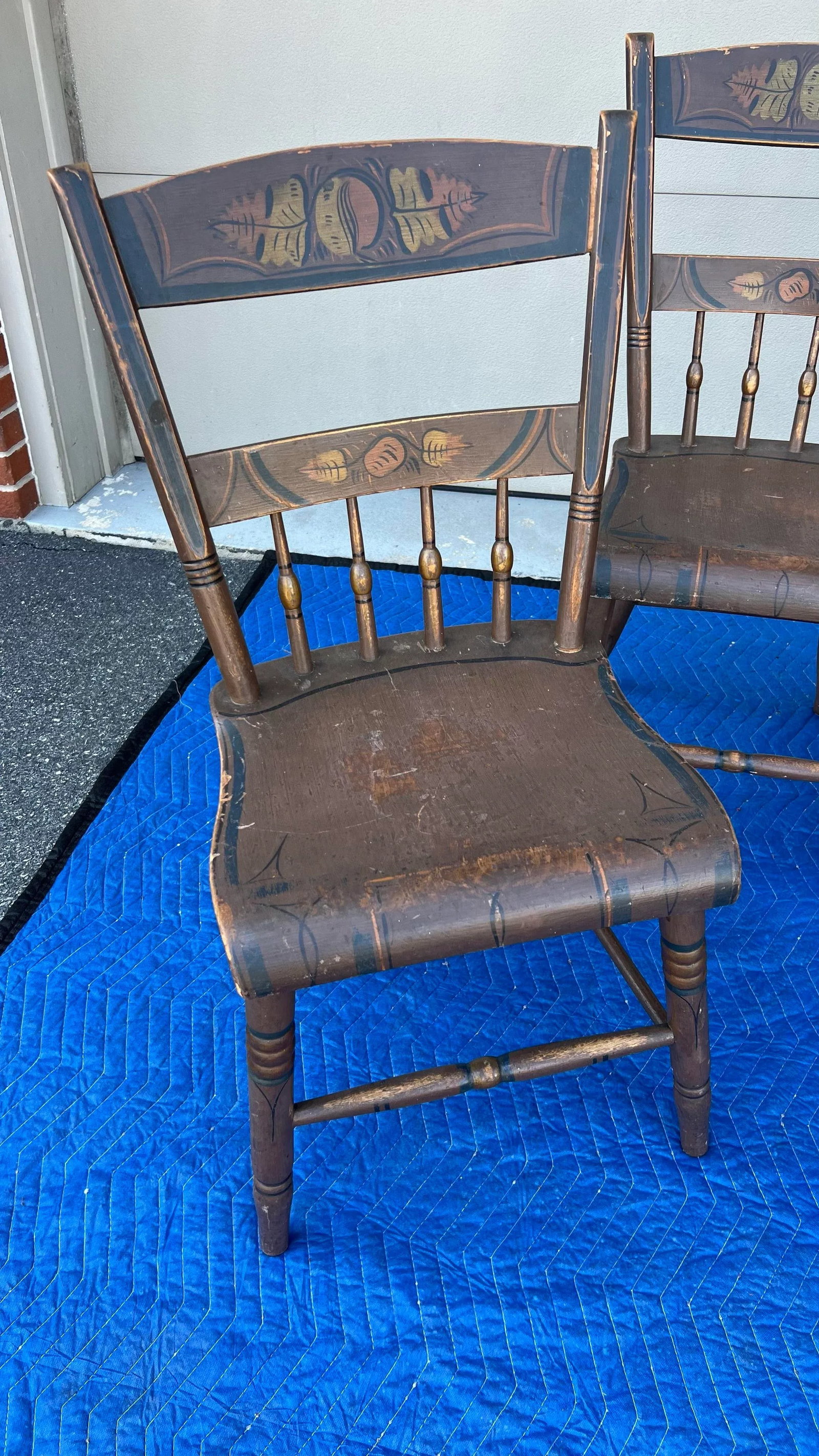 Set of 4 Paint Decorated Plank Seat Chairs, Pennsylvania, Circa 1850's - 6