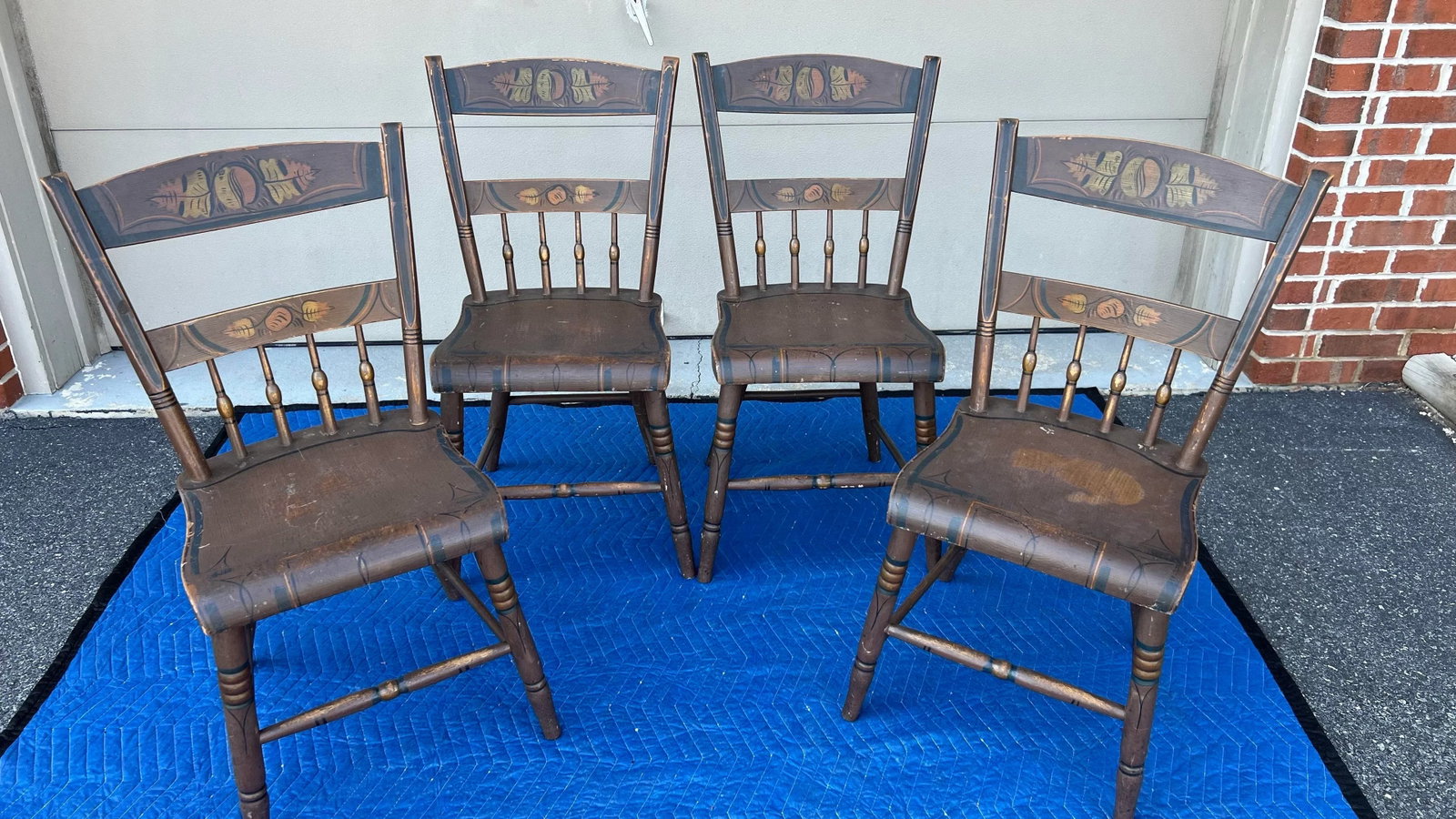 Set of 4 Paint Decorated Plank Seat Chairs, Pennsylvania, Circa 1850's - 7
