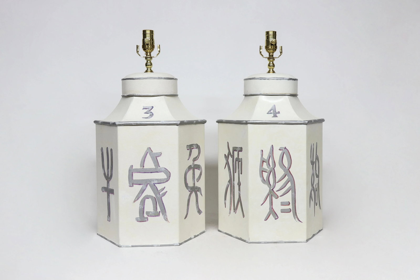 Late 20th Century Hand-Painted Hexagonal Iron Tea Canister Table Lamp With Silver Calligraphic Desig - 8
