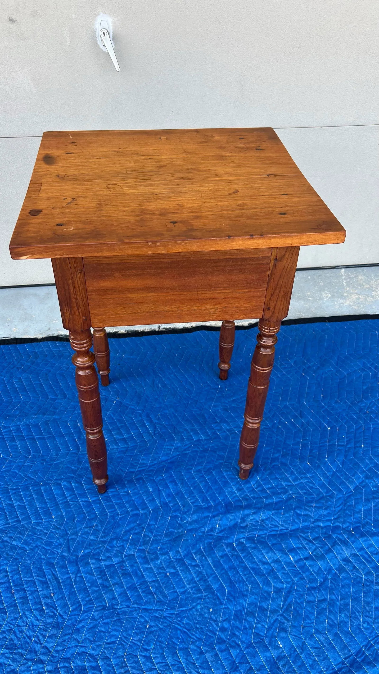 A Antique Sheraton Walnut One Drawer Stand, Pennsylvania, Circa 1820's - 10