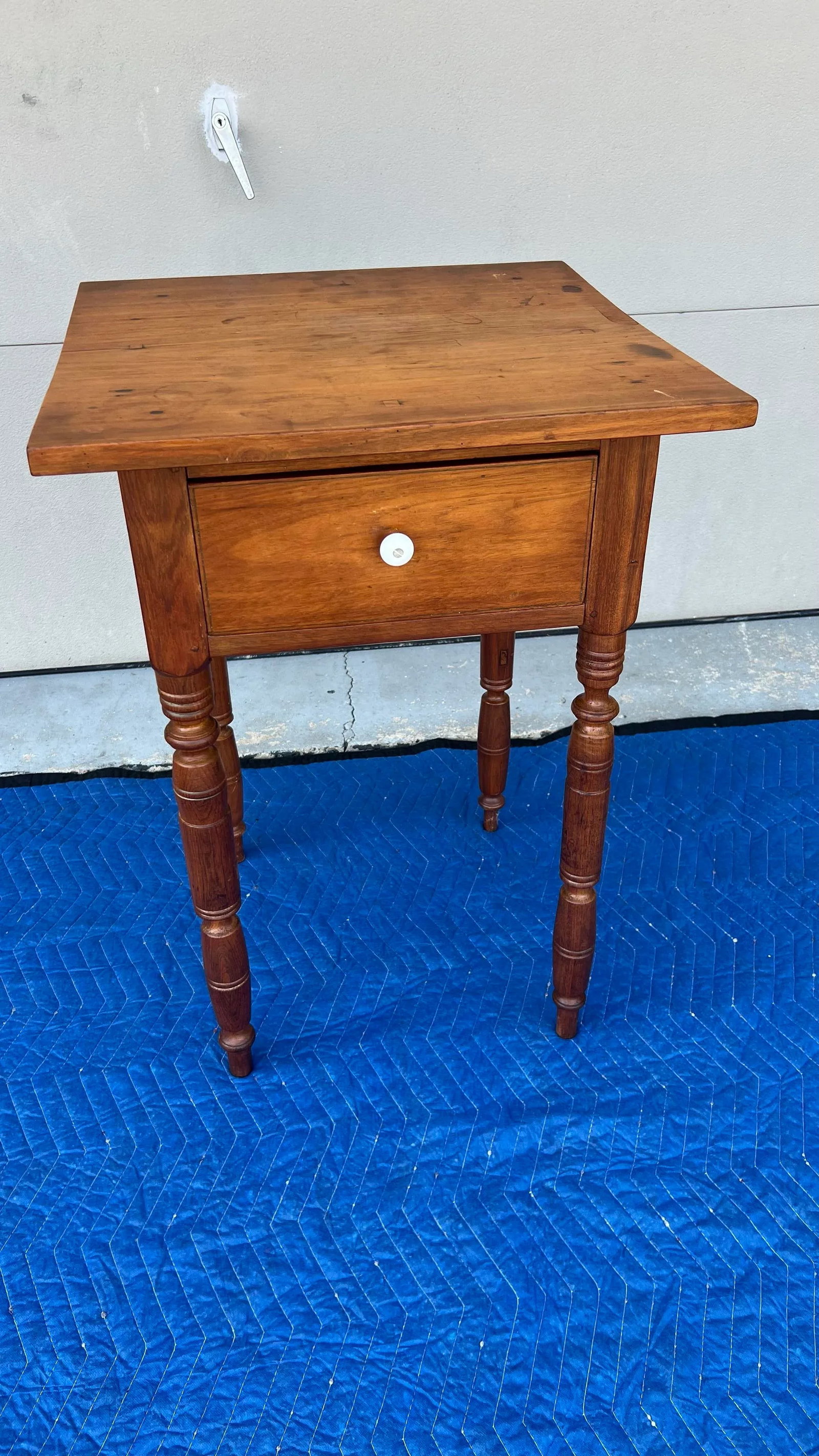 A Antique Sheraton Walnut One Drawer Stand, Pennsylvania, Circa 1820's - 12