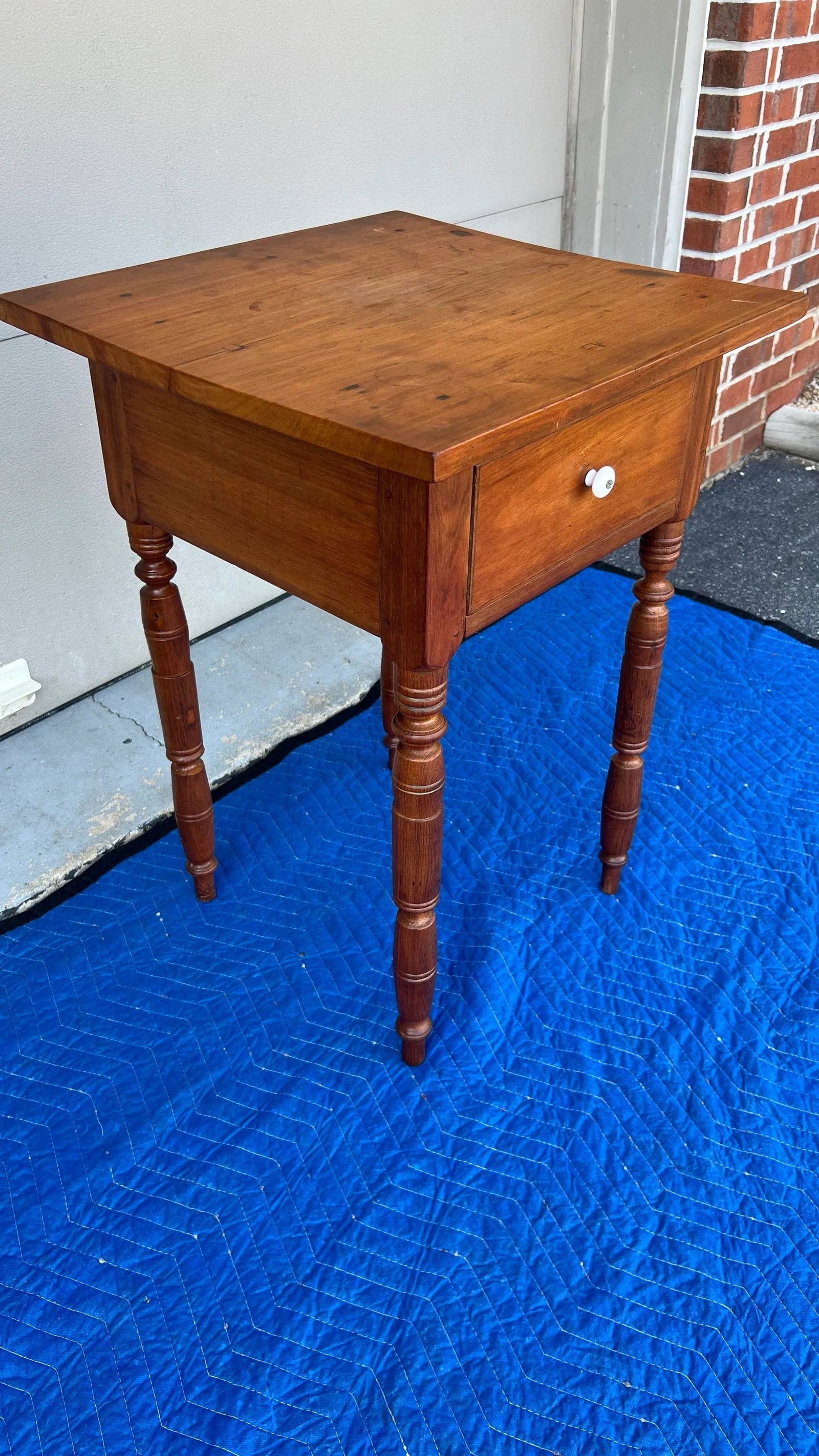 A Antique Sheraton Walnut One Drawer Stand, Pennsylvania, Circa 1820's - 2