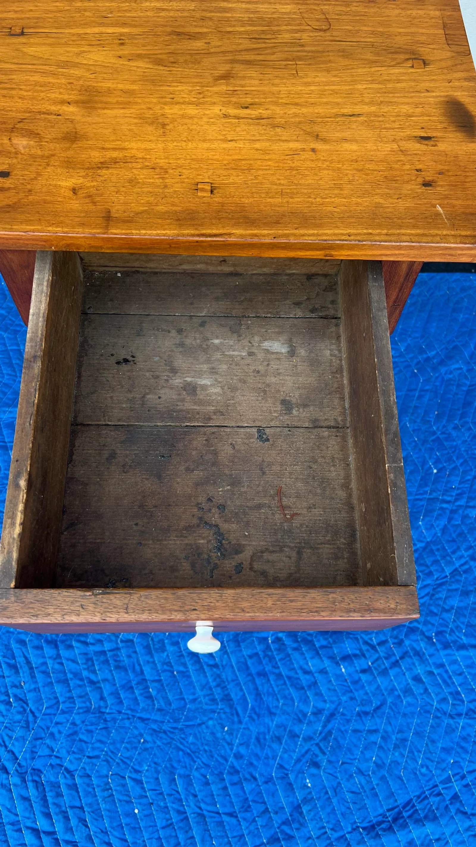 A Antique Sheraton Walnut One Drawer Stand, Pennsylvania, Circa 1820's - 5