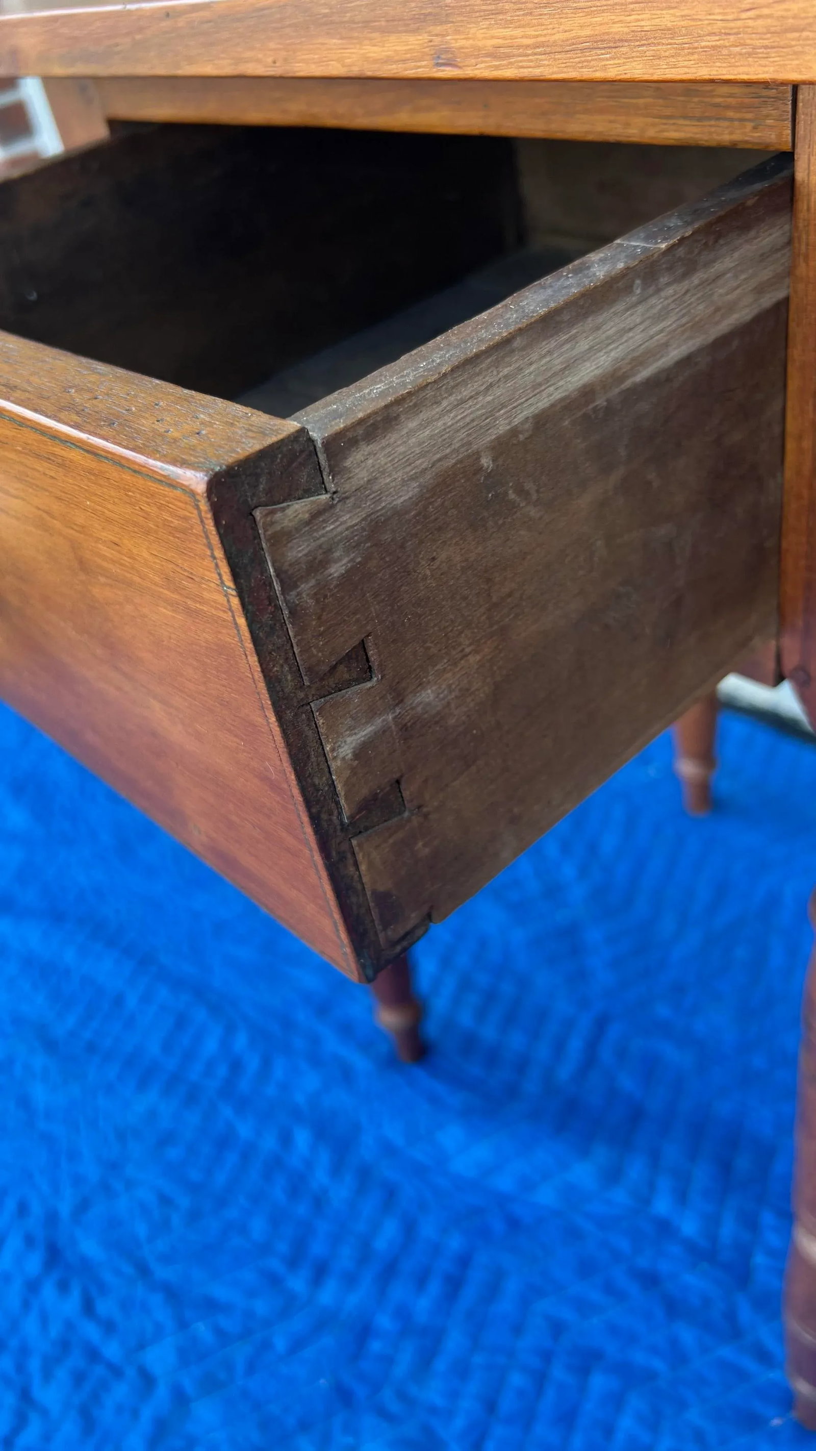 A Antique Sheraton Walnut One Drawer Stand, Pennsylvania, Circa 1820's - 6